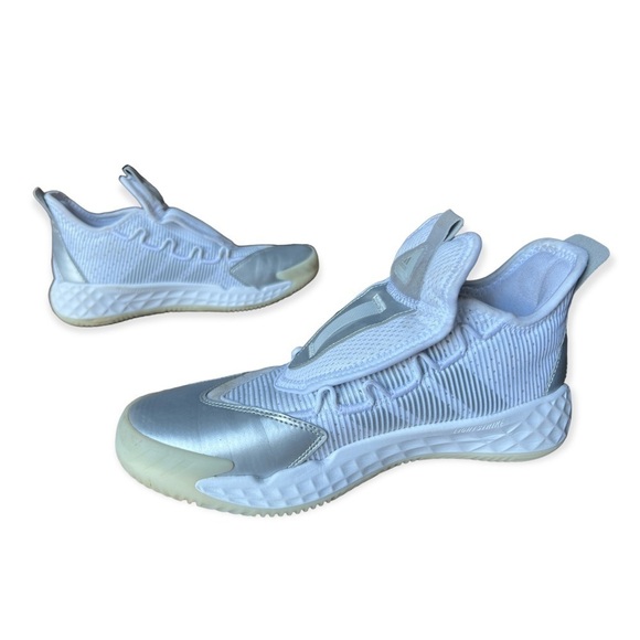 Adidas Men’s Pro Boost Low White Silver Metallic Basketball Sneakers, Size 8 - Picture 3 of 10